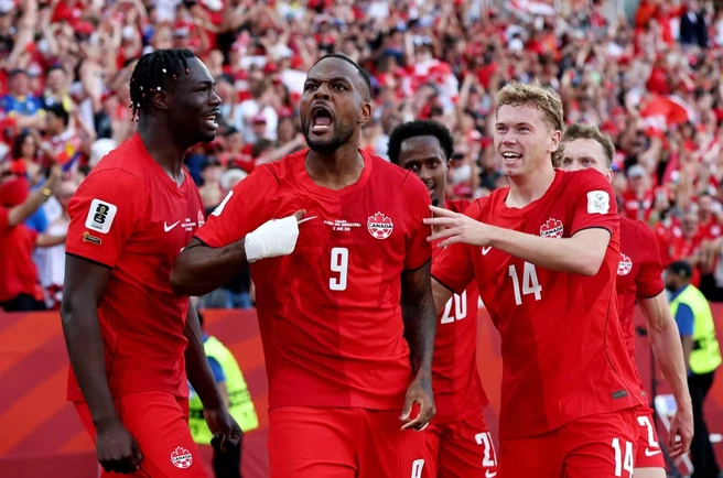 Ларин радуется забитому голу | Источник: FIFA.com