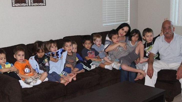 Знаменитая мама, родившая восьмерняшек, показала фото подросших детей