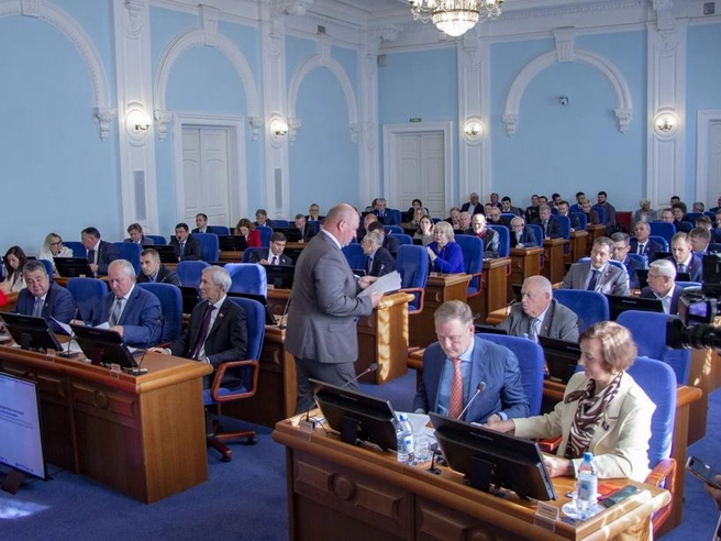 Отдельное внимание парламентарии уделили вопросам защиты здоровья и жизни граждан, в том числе детей | Источник: законодательное собрание Омской области