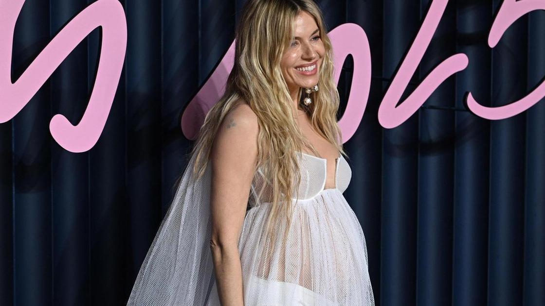 43-летняя Сиенна Миллер беременна!