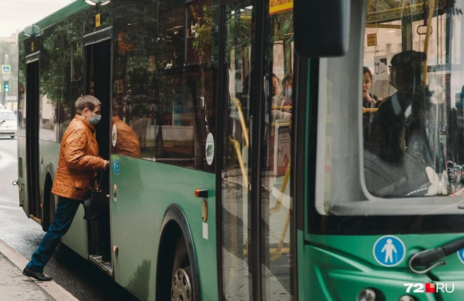 Чаще всего жалуются на маршрутки — в час писк они забиты | Источник: Ирина Шарова / 72.RU