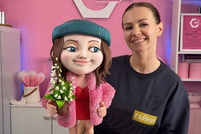 Magnitogorsk confectioner bakes 14kg cake for TV star