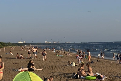 Советы дерматолога: как безопасно загорать летом