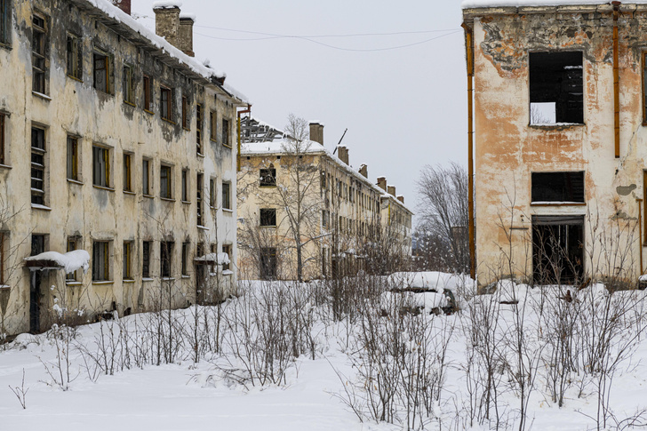 Брошенные, но не совсем забытые: 7 городов-призраков России, которые можно увидеть своими глазами