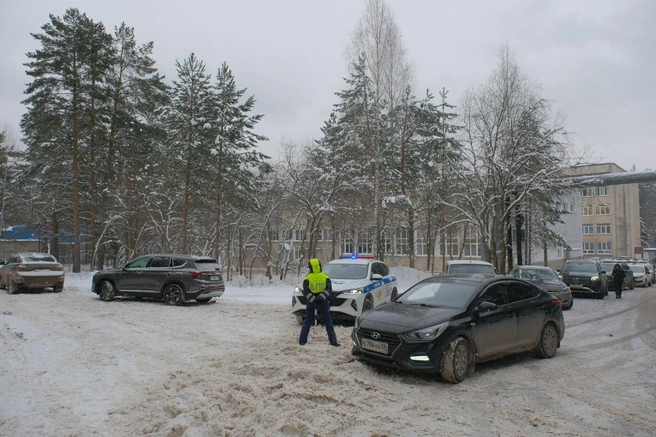 Место ЧП оцепили наряды ДПС | Источник: Тимофей Калмаков / 59.RU