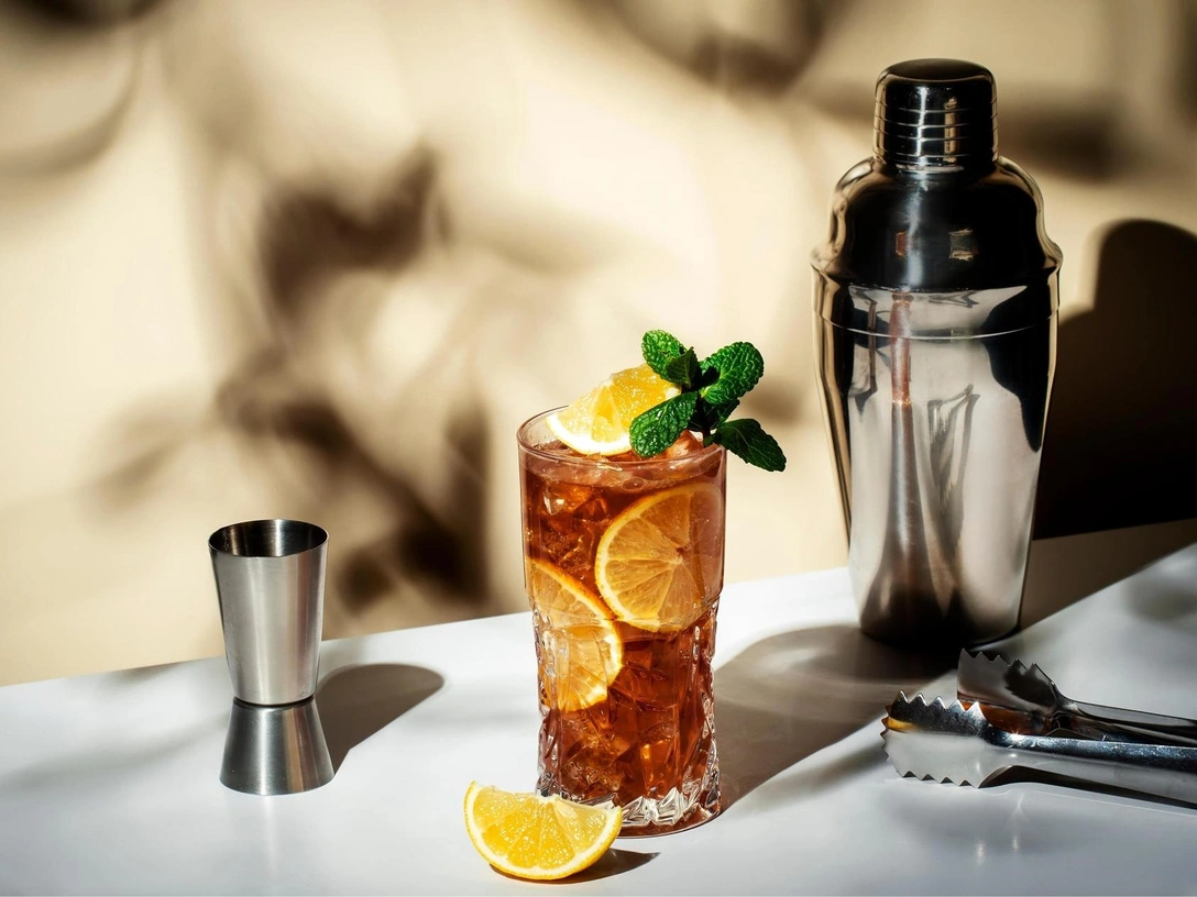 Убивают мозг и тело: 5 самых опасных алкогольных напитков, которые нельзя пить никому | marieclaire.ru