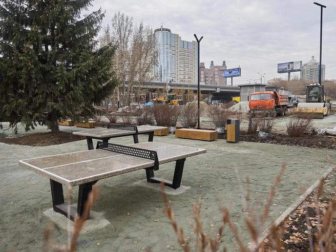 Для активного отдыха установлены теннисные столы. | Источник: Александр Ощепков / NGS.RU
