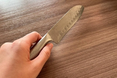 В Воронеже школьница пришла на уроки с холодным оружием