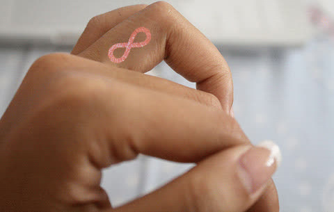 Как татуировки на пальцах влияют на судьбу