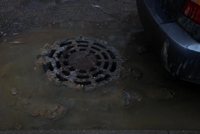 В Воронеже отключили воду в двух домах из-за аварии