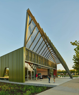 Школьная асимметрия от Marlon Blackwell Architects