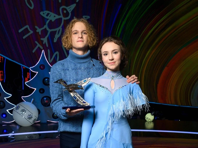 15-летняя Полина Гладких из Горловки и 16-летний Артем Елкин из Москвы получили спецприз конкурса | Источник: Синяя птица / Vk.com