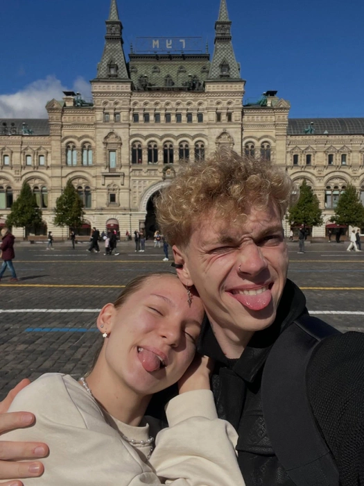 В Москве брат и сестра побывали не так давно | Источник: Андрей Скнар / Instagram (экстремистская организация, деятельность запрещена на территории РФ)