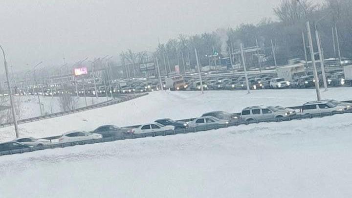 В Затоне огромная пробка