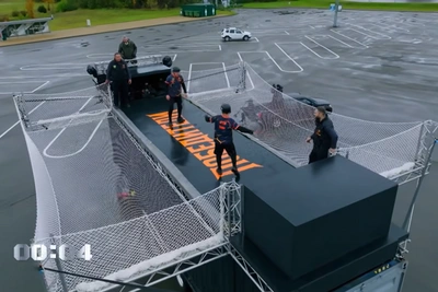 Ангарский пожарный в шоу «Победители» исполнил танец орла