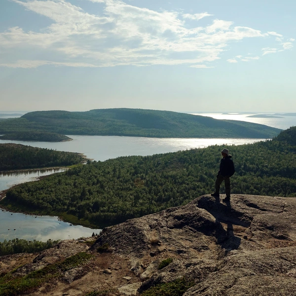На вершине острова Немецкий Кузов | Источник: Евгений Марсаков