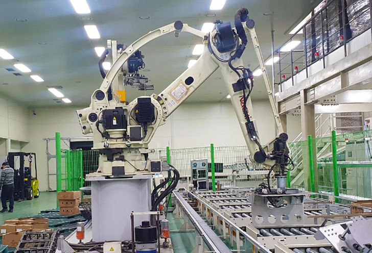 Будущее, которого не ждали: в Южной Корее робот убил рабочего, перепутав его с коробкой
