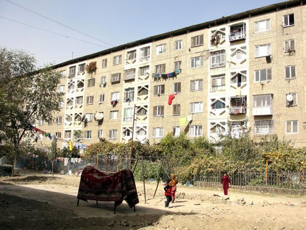 Хрущевки Афганистана: как сейчас выглядят советские микрорайоны Кабула и кто там живет