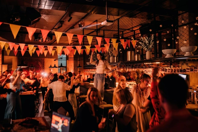 Игры проходят регулярно в ресторане «Бочкари» и баре «Крыша» | Источник: «Битва в Новосибирске»