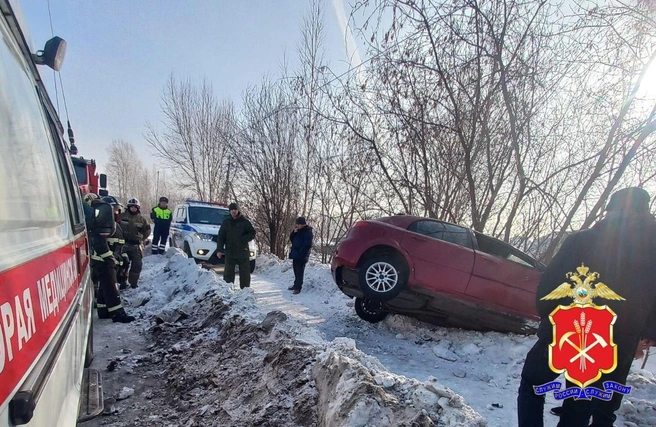 Камеры сняли скоростной наезд пьяного автомобилиста на женщину с ребенком | Источник: Официальный телеграм-канал ГУ МВД России по Кемеровской области — Кузбассу