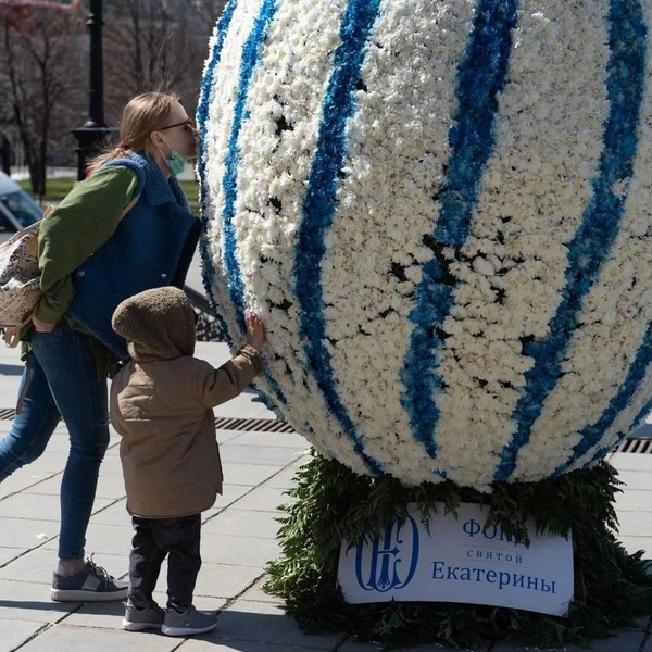 С декорациями можно сфотографироваться и даже потрогать | Источник: Фонд святой Екатерины