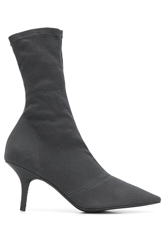 Ботильоны YeezyЦена: 28 300 руб.Где купить: farfetch.com