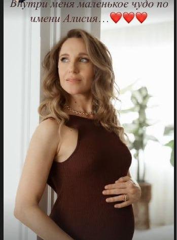 Юлия Ковальчук рассекретила имя новорожденной дочери и показала беременное фото