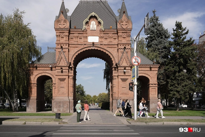 Александровская Триумфальная арка | Источник: Дарья Паращенко / 93.RU