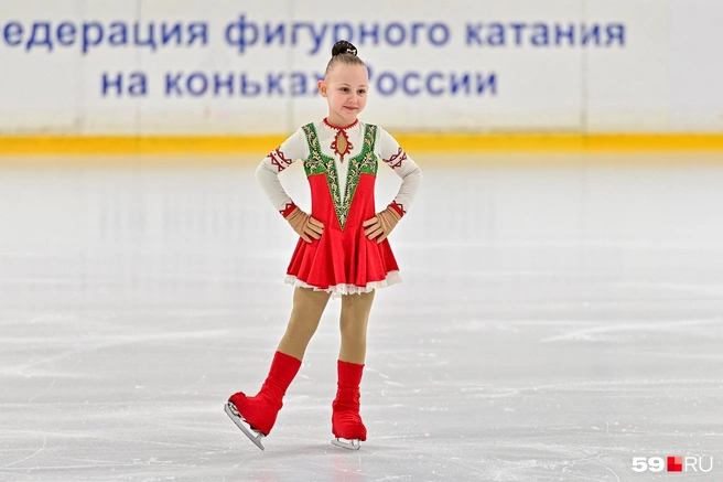 Юная пермячка выступала в платье с народными мотивами | Источник: Василина Любимова / 59.RU