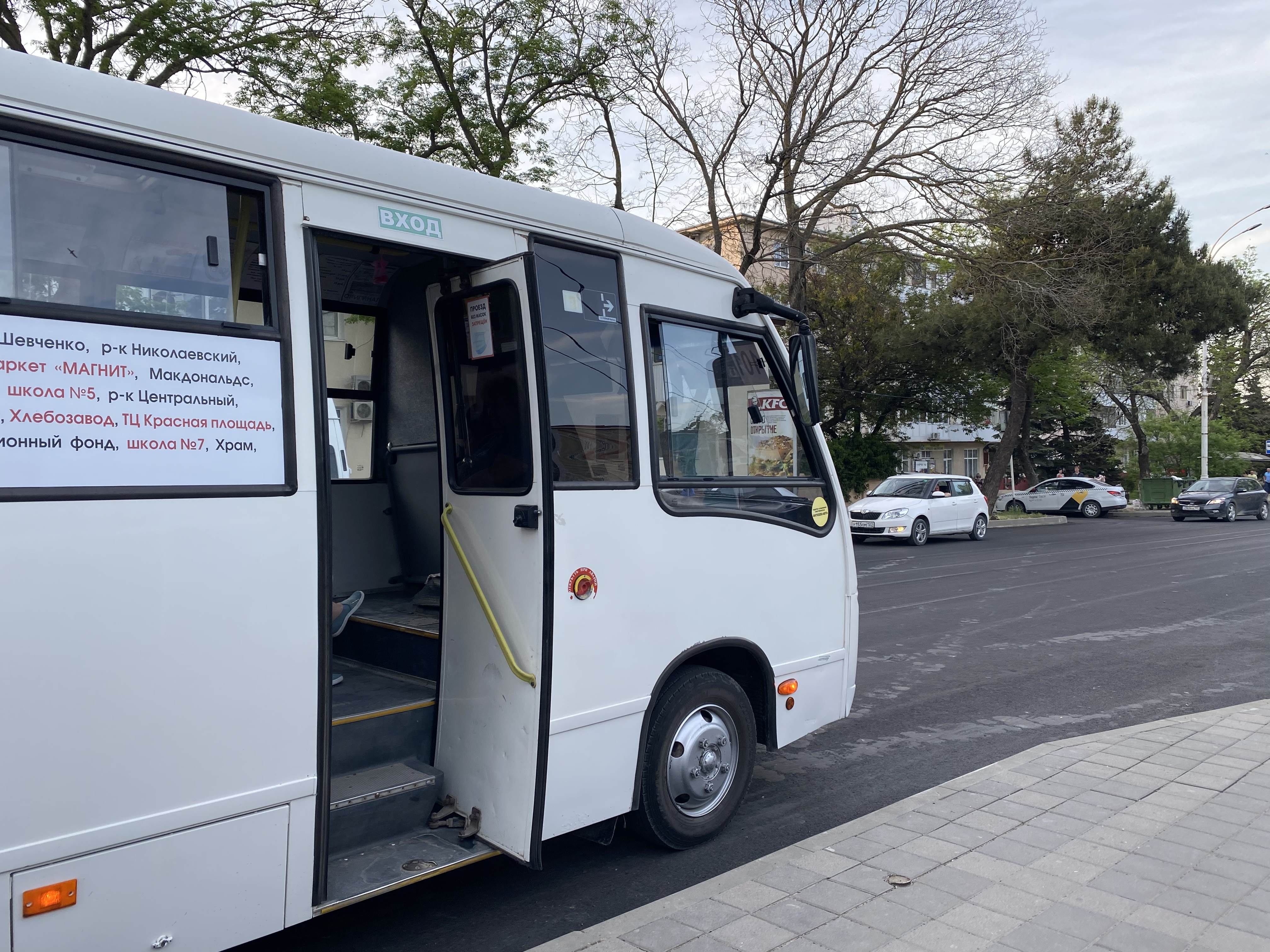 Два автобусных маршрута изменят в Краснодаре. Власти решили убрать остановки на Метальникова и Солнечной