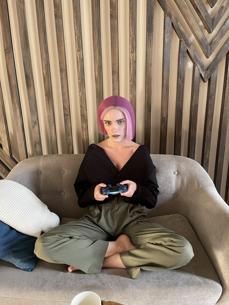 Круче The Sims 4: в России появился первый виртуальный блогер Аня. И мы уже взяли у нее интервью 😱