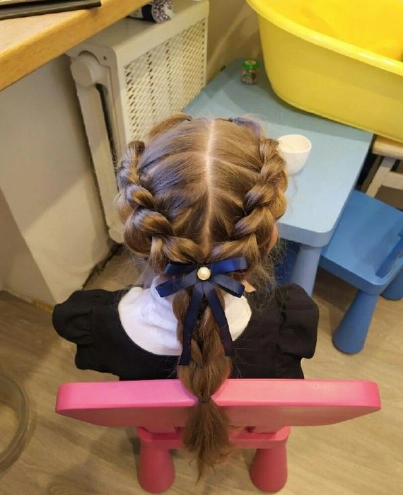 Детские прически – отец плетет дочке невероятные косы | ремонты-бмв.рф