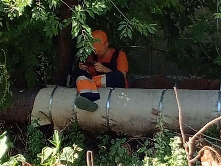 «Мы ждали этого 10 лет»: жители целой улицы в Волгограде остались без воды из-за внезапного ремонта водопровода