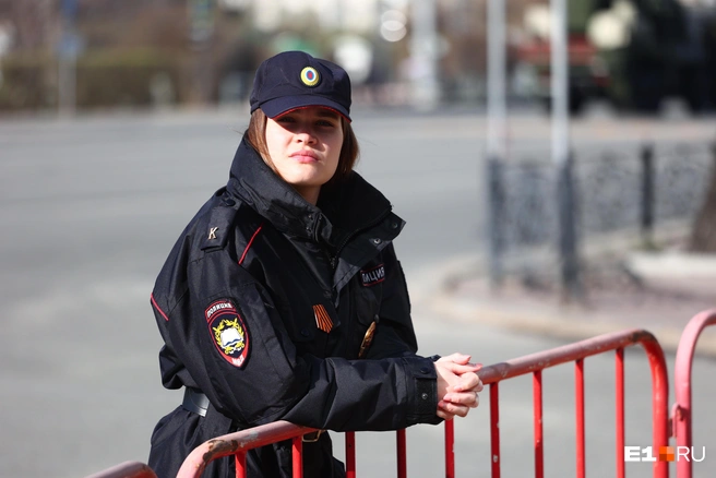 Безопасность на праздниках будут обеспечивать полицейские, медики и спасатели | Источник: Владислав Лоншаков / E1.RU