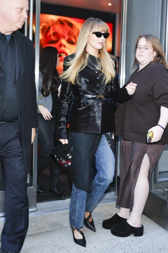 Почему стиль Old Money сильно старит? Почему стиль Old Money сильно старит?