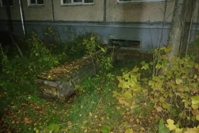 СК возбудил дело после падения девочки в яму с кипятком