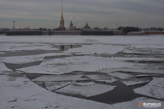 Атмосферный фронт меняет картину неба в Петербурге | Источник: Михаил Огнев / «Фонтанка.ру»