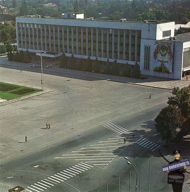 Площадь Октябрьской Революции, 1983 год | Источник: Myekaterinodar.ru