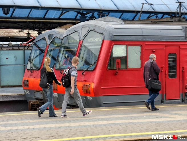 Старые пригородные электрички на Ярославском вокзале | Источник: Дмитрий Бондарев / MSK1.RU