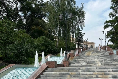 Фонтаны на Петровском спуске временно отключили