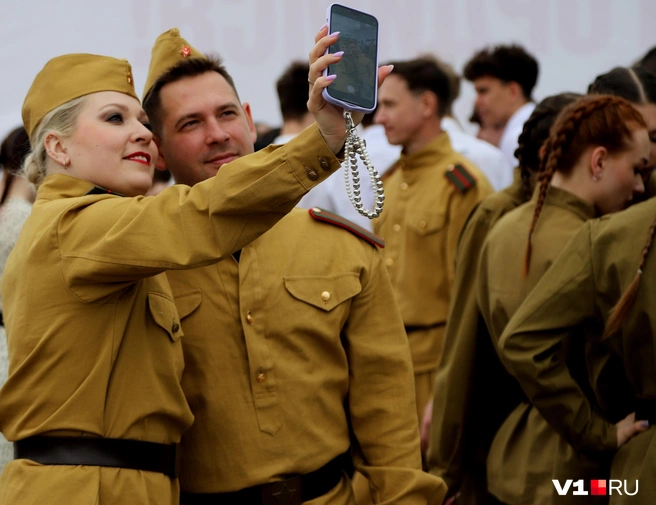 Фото на память — обязательный пункт | Источник: Константин Завриков / V1.RU