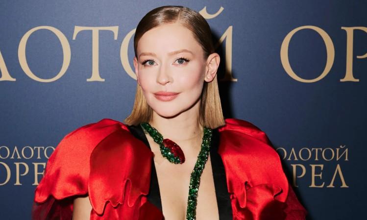 Юлия Пересильд застряла в аэропорту, а Виктория Тарасова вернулась в Москву первым рейсом: российские звезды рассказали о ситуации в Дубае