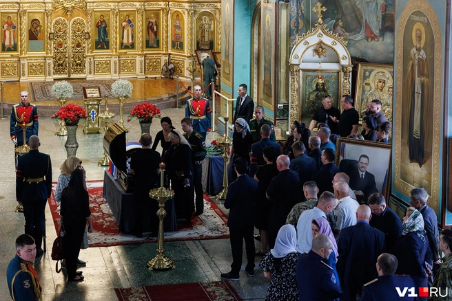 Церемония прощания проходила в Храме Казанской иконы Божией Матери | Источник: Алексей Волхонский / V1.RU