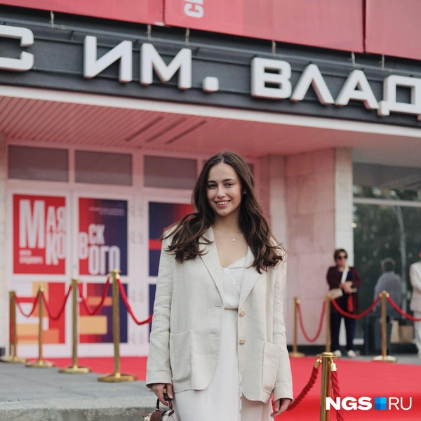 Нина захотела легкий летний образ | Источник: Алина Скитович / NGS.RU