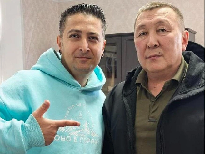 Блогер Джем Кыран и Герой России Александр Колесов | Источник: Джем Кыран/ cemkiran / T.me