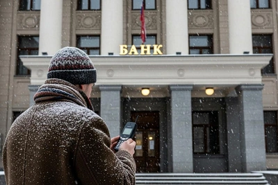 Novosibirsk man's Motorola prevents bank video call, account locked