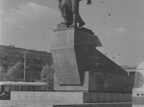 Памятник воинам Уральского добровольческого танкового корпуса. | Источник: читатель E1.RU