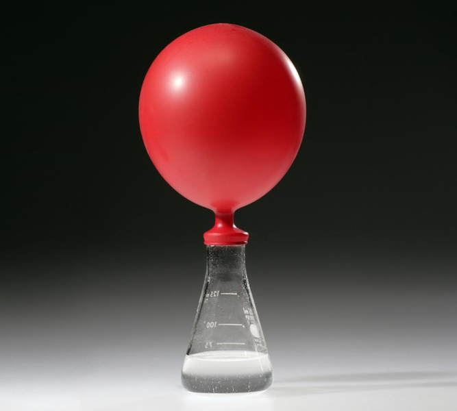 Занимательная химия для детей и взрослых: как надуть воздушный шарик без единого выдоха