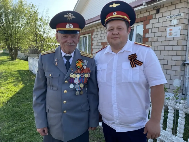 Встреча следователя с ветераном Владимиром Архиповичем | Источник: udm.sledcom.ru