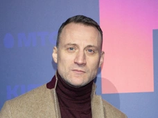 Белый: «Да, я уехал и ушел из МХТ. Скрипя зубами, доиграл в театре, и вырвал его из себя с кровью»